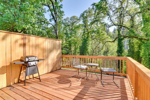 Milwaukie House | Walk to Dtwn Milwaukie Family Gem with Creek Access
