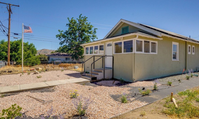 Tehachapi House | Walk to Dtwn Tehachapi: Updated Getaway w/Yard!