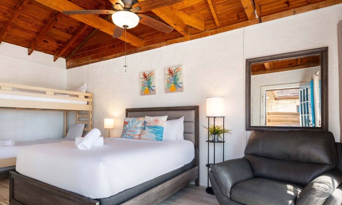 Volente Cabin | Walk to Lake Travis ✦ Lakefront Waterpark ✦ Cozy Studio w/Firepit & Patio