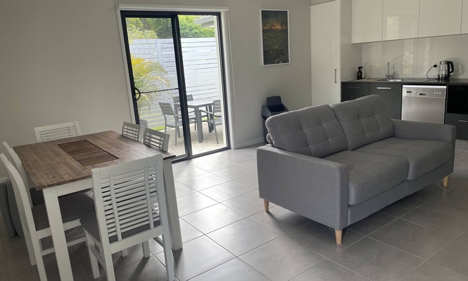 Glass House Mountains House | Walk to Mount Ngungun in Glasshouse Mountains