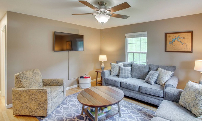 Byrdstown House | Walk to Main St: Inviting Byrdstown Home w/Yard!