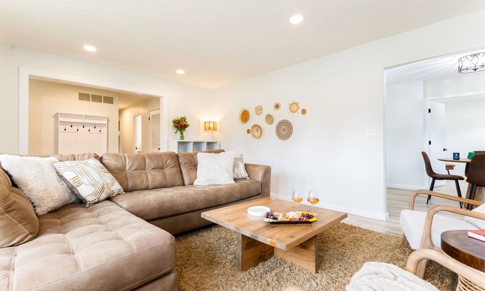 Northeast South Bend House | Walk to ND Stadium Su