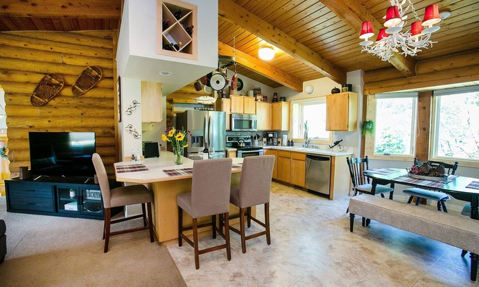 Nederland House | Walk to Ned, perfect for families, theater room, ping-pong, heated garage!