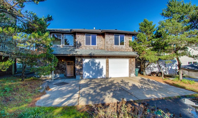 Newport House | Walk to Oregon Coast Aquarium from this modern, dog-friendly, oceanview home