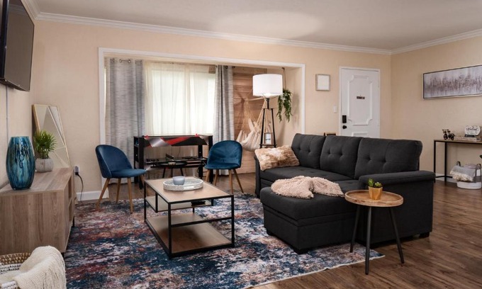 Gainesville House | Walk to pool, mins 2 University, Stadium, Hospital