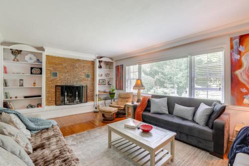 New Hope House | Walk to Restaurants New Hope Home with Deck and Yard!
