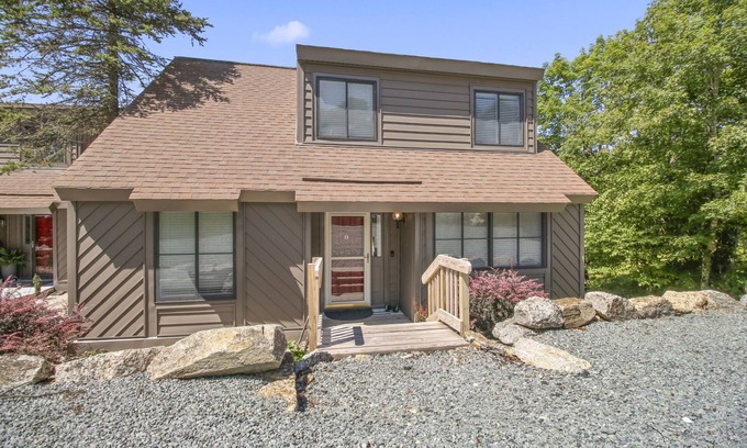 Beech Mountain House | Walk To Slopes! End Unit Townhouse! Kid Friendly!
