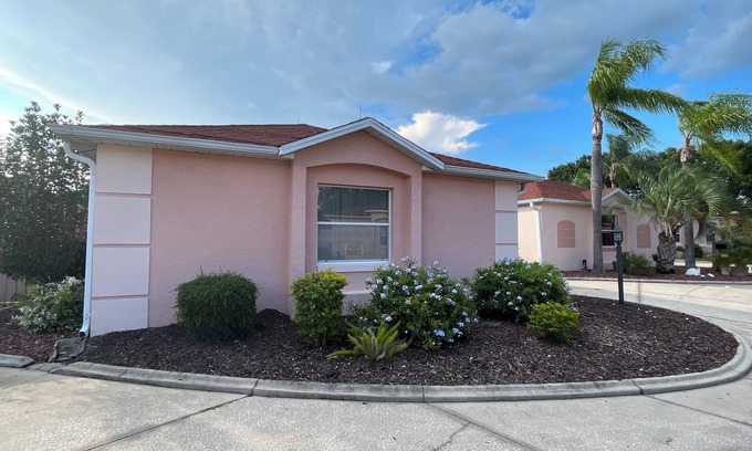 The Villages House | Walk to Spanish Springs, free 4 seater golf cart, covered patio! Pools nearby!