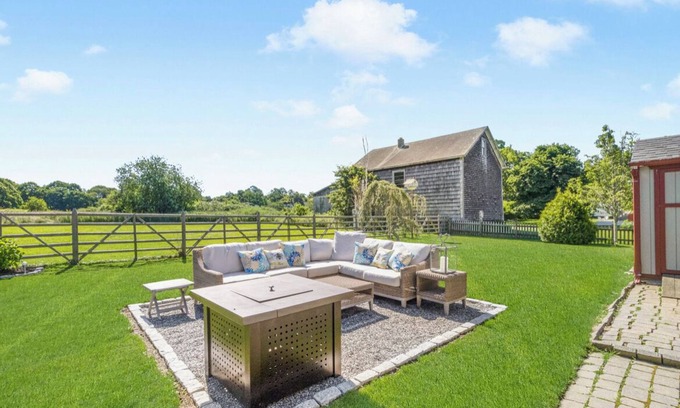 Newport East Cottage | Walk to the Beach - Serene Coastal Country Cottage