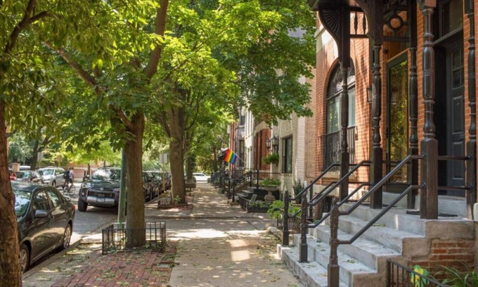 Old Town House | Walk to the Beach! Theater-Coffee Bar-Games-Gym