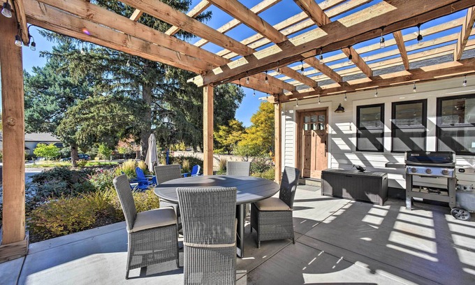 Castle Rock Cottage | Walk to Town - Castle Rock Cottage!