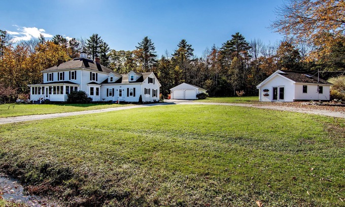 Blue Hill House | Walk to town of Blue Hill from this 4-bedroom/4 bath home on Parker Point Road!