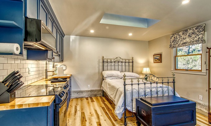 Blue Hill Cottage | Walk to town of Blue Hill from this efficiency cottage on Parker Point Road