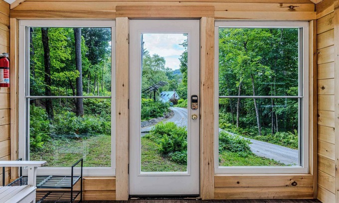 Woodstock House | Walk to Trails & Village +Pets | Trailside Cottage