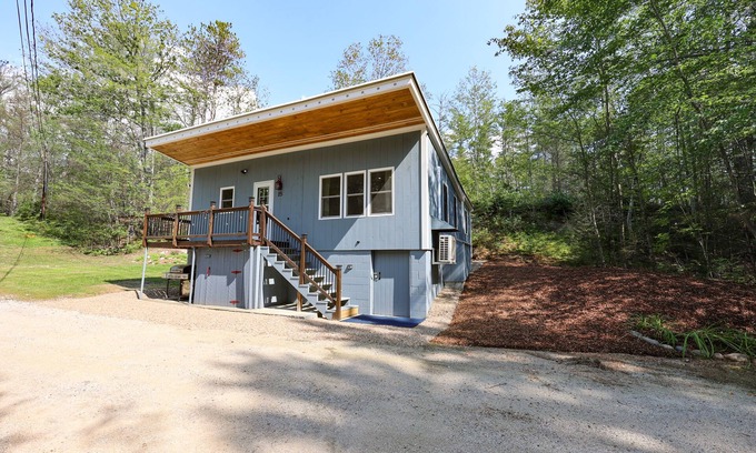 North Conway House | Walk to Village, Restaurants, Shops and Recreation