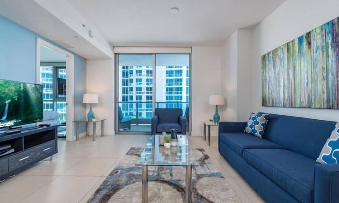North Beach Apartment | Walk to Waterfront Parks & Beaches | Pool w/Hot Tub | North Shore