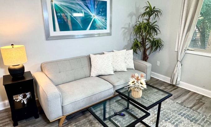 Ohio City Apartment | Walk Westside Market, Ohio City, 2 mi to downtown!