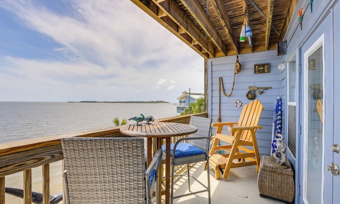 Cedar Key Condo | Walkable Beachfront Retreat on Cedar Key!