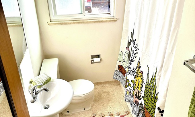 Barths Apartment | Walkable, bright 2BR charmer in the heart of Wheat Ridge near Lo-Hi
