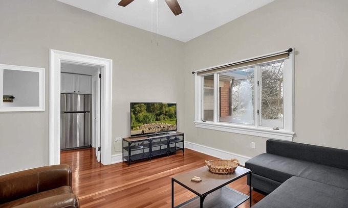 Weinland Park House | Walkable Short North Retreat | King Bed + CrossFit
