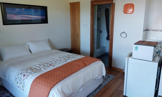 Bellerive Apartment | Walking Distance Blundstone Arena, Public Transport and Shopping