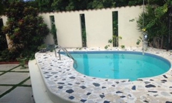 Gibbes House | Walking distance to Gibbs Beach!!