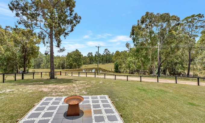 Ellalong House | Wallaby Gully Farm Cottage - Peace, Quiet, Serenity