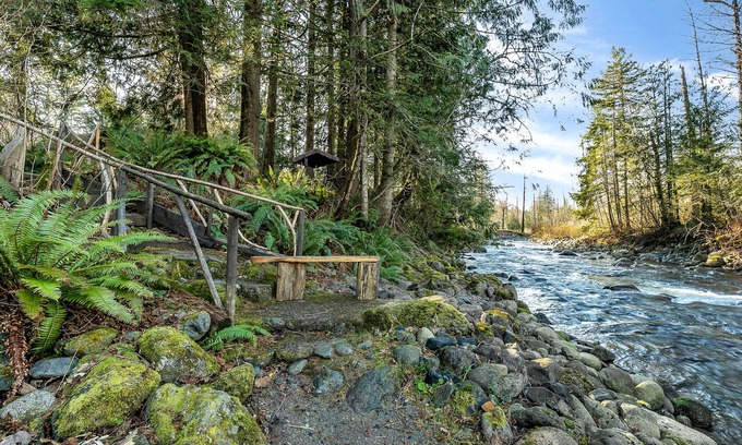 Gold Bar House | Wallace River Retreat: Magical wooded acreage