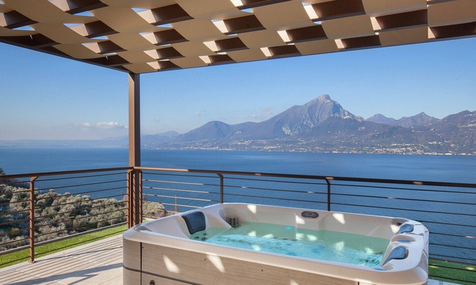 Torri del Benaco Apartment | Wally’s Terrace Apartment With Pool