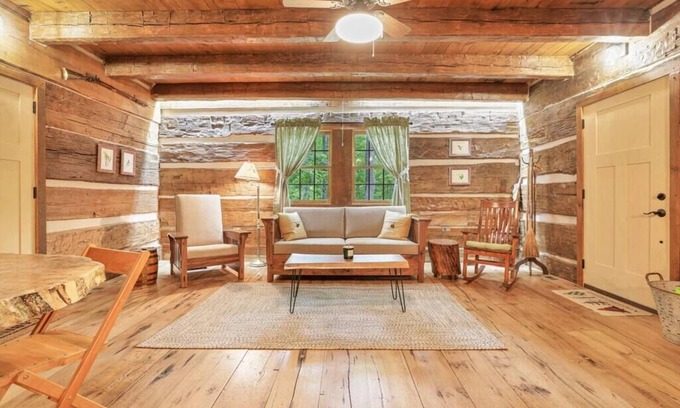 Glenford Cabin | Walnut Lodge Cabin-Private Oasis