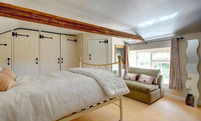 Barton Mills House | Walnut Tree Cottage - Three Bedroom House, Sleeps 6