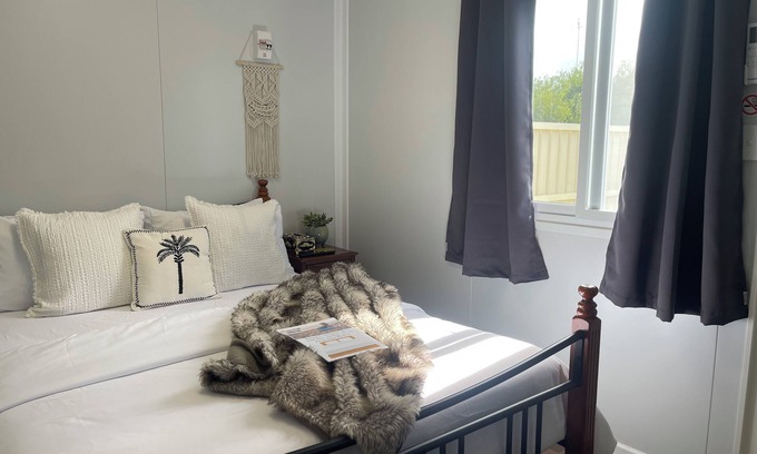 Wannanup Cabin | Wannanup Retreat Short Stay Accommodation. Pet-Friendly!
