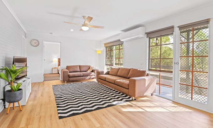Jamieson House | Wararipa - located just a stone's throw away from the breathtaking Lake Eildon.