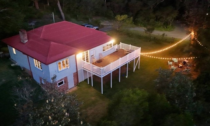 Lawson Cottage | Waratah House - Blue Mountains family friendly retreat.