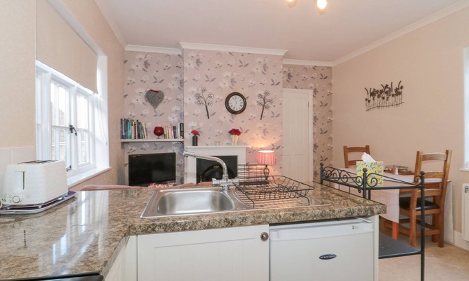 Dursley Cottage | Wards Court 1