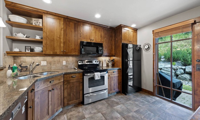 Sun Peaks House | Warm and Beautiful Woodhaven Townhome at Sun Peaks