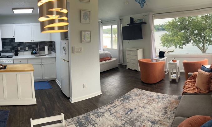 Hot Springs Condo | Warm and Cozy condo with an amazing view of Lake Hamilton - remodeled 5/23/25