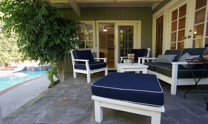Studio City House | Warm California Retreat Ideally Situated for your Staycation or Remote Working!