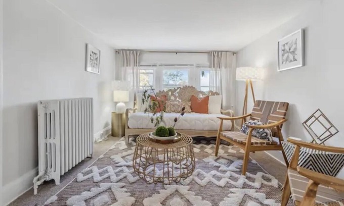 Westfield Apartment | Warm & Cozy Loft. Yard/Parking/Wine