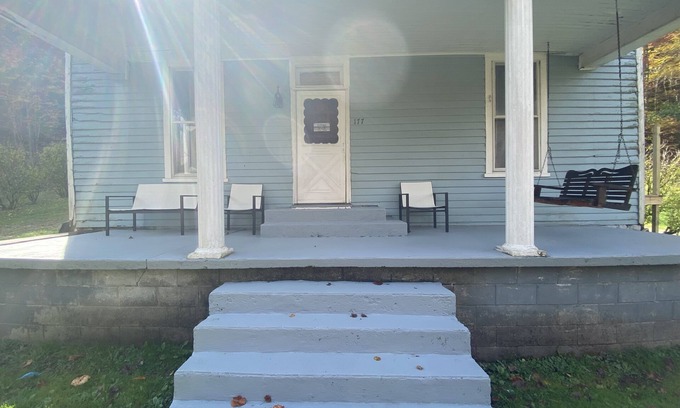 Northfork House | Warm. Cozy. Simple! Northfork WV! ATV/SxS Friendly! Very spacious! Sleeps 12+