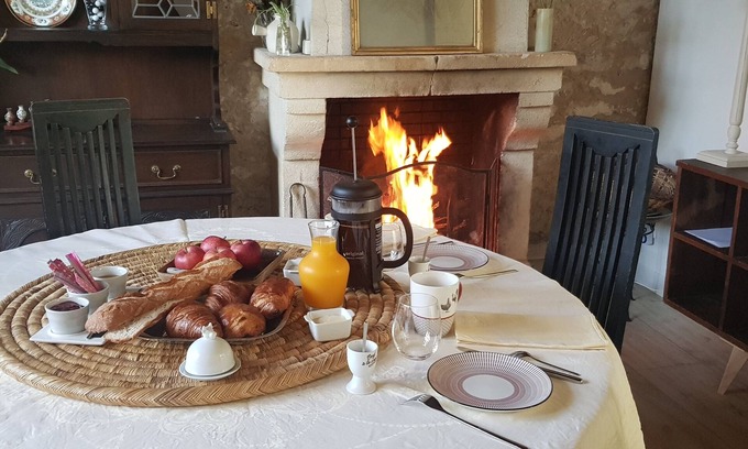 Nalliers House | Warm, family home