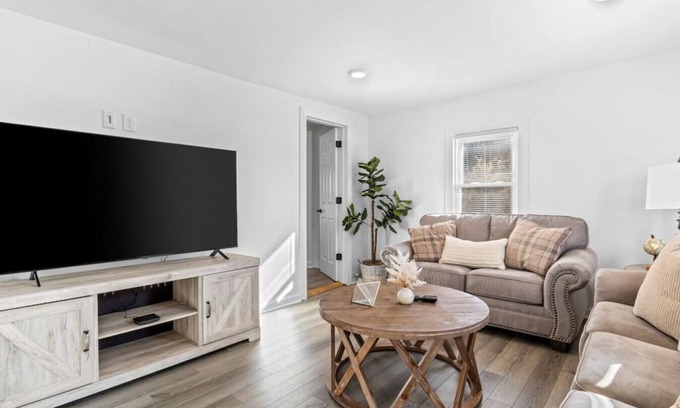 South Burlington Apartment | Warm & Welcoming 5BR Home