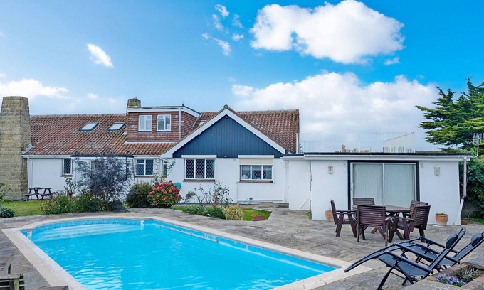 Selsey Cottage | Warner Wood - Selsey - sleeps 15 guests in 5 bedrooms