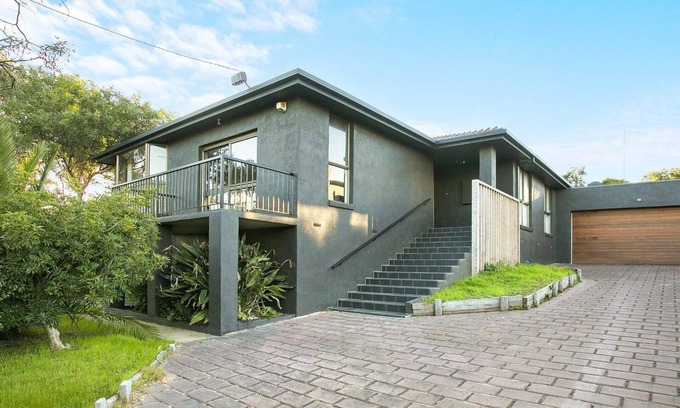 Anglesea House | Warrina - well presented beach house