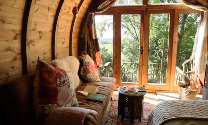 Uckington Cabin | Warwickshire Woodland Glamping Cabin - Oak