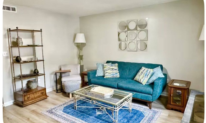 Hickory Apartment | Washer, Dryer, Desk, Smart TV, Blackout Shades, Fully Stocked Kitchen Cookware
