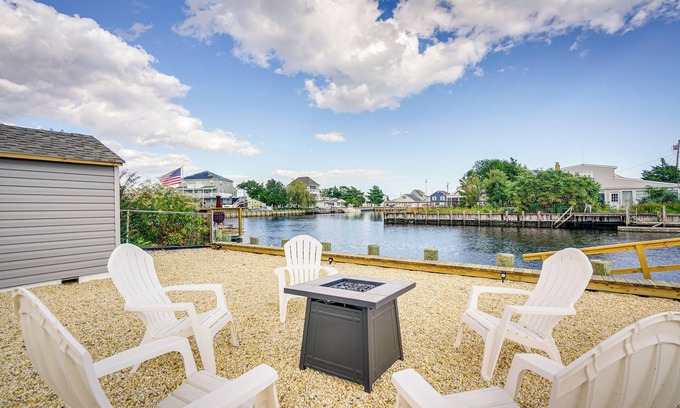 Mystic Island Cottage | Waterfront Mystic Island Home w/Boat Dock!