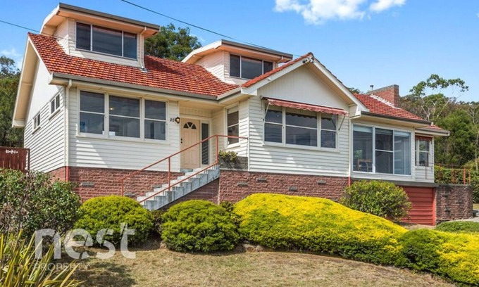 Rosny House | Water and bridge view, 10 mins drive from Hobart