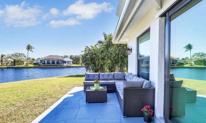 Town and River House | Water Front 4-Bedroom in Fort Myers