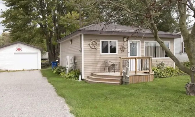 Harwich Cottage | WATER FRONT & BACK 4 SEASON GETAWAY AT THE BAY.nRelax with family & friends.